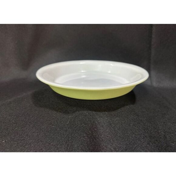 Vintage Lime Green Pyrex Pie Plate Baking Dish 9” - Picture 1 of 8